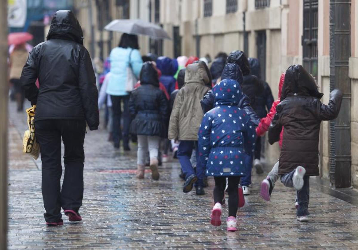 La Junta estudia si se suspenden las clases mañana en Málaga por la amenaza de lluvias fuertes