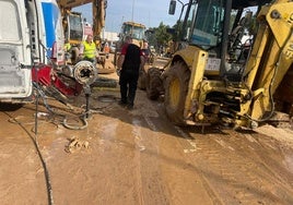 La Diputación coordina el trabajo de 19 empresas malagueñas desplazadas a Valencia para ayudar tras la DANA