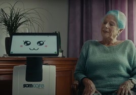 La malagueña Carmen Navas de 83 años, una de las beneficiarias del robot.