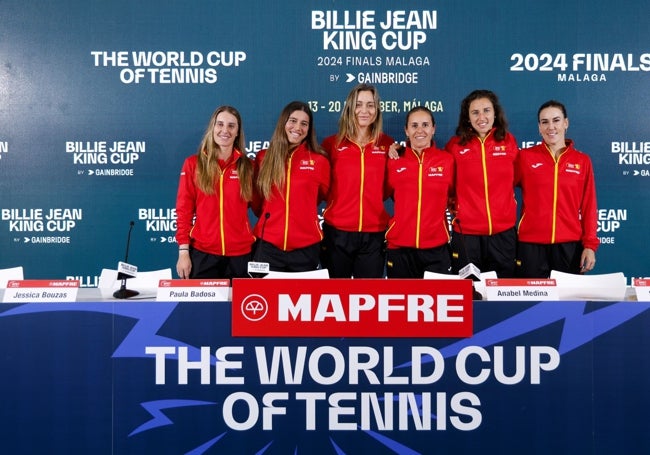 Bassols, Bouzas, Badosa, Medina, Sorribes y Párrizas, el equipo español de la Billie Jean King Cup.