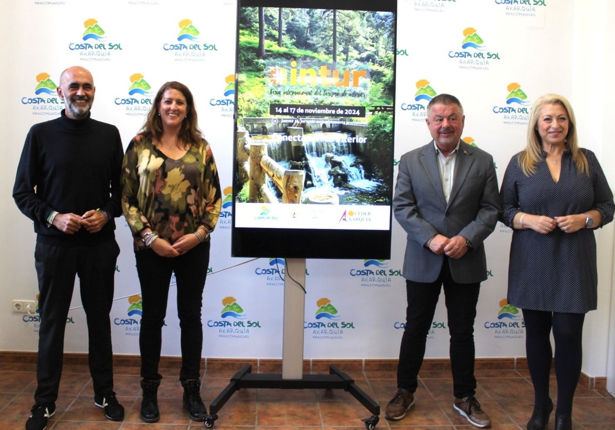 Acto de presentación de la promoción turística de la Axarquía en la feria de Valladolid.