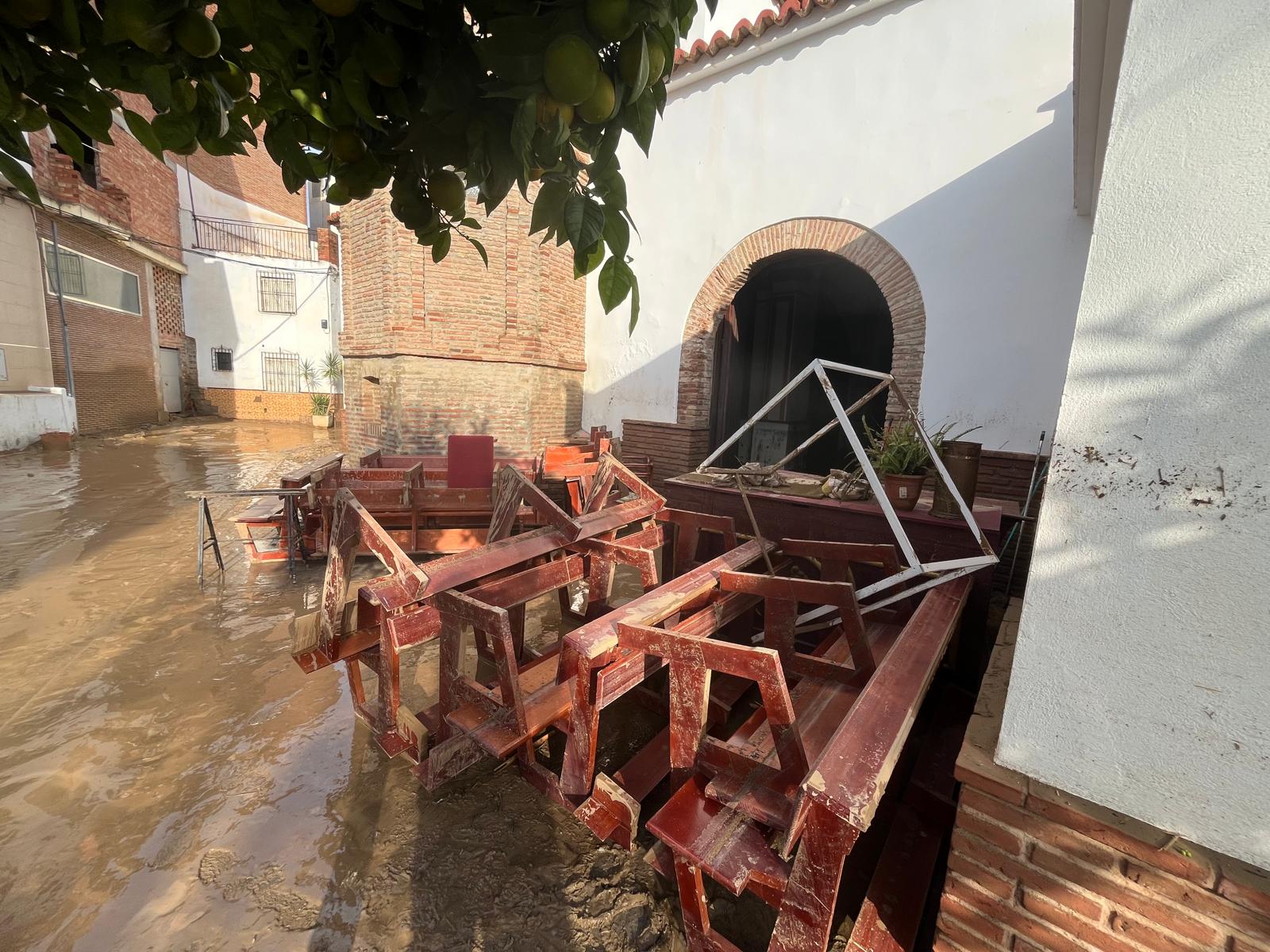 Así amanece Benamargosa tras las inundaciones y el desbordamiento del río.