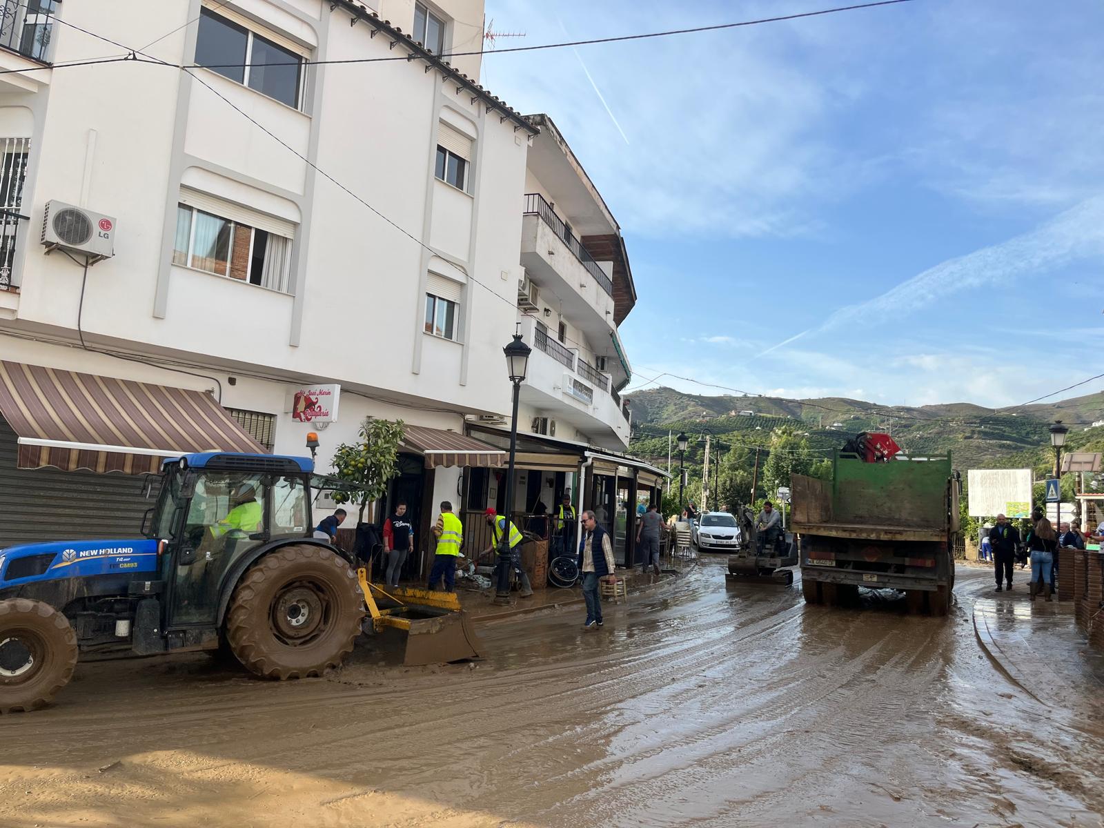 Así amanece Benamargosa tras las inundaciones y el desbordamiento del río.