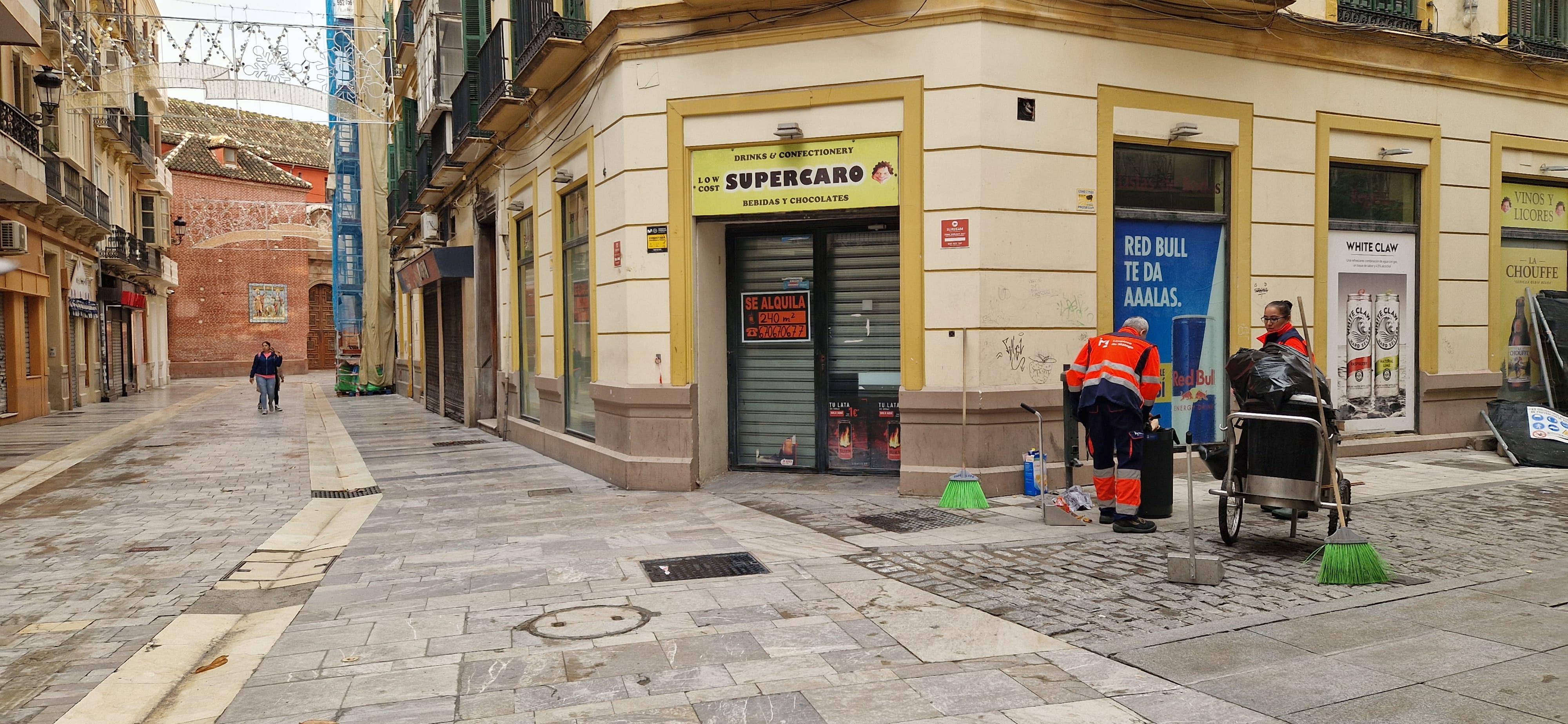 Así amanece este jueves el Centro de Málaga tras las fuertes lluvias provacadas por la DAMA