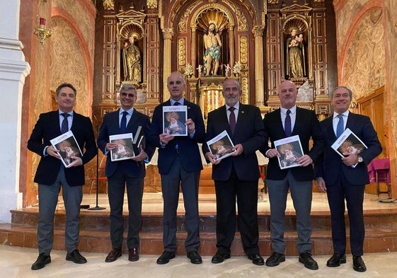 La revista La Saeta de Otoño fue presentada en la iglesia del Santo Cristo de la Salud.