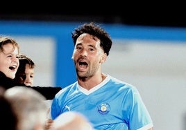 Quique González celebra el primer gol del Ibiza.