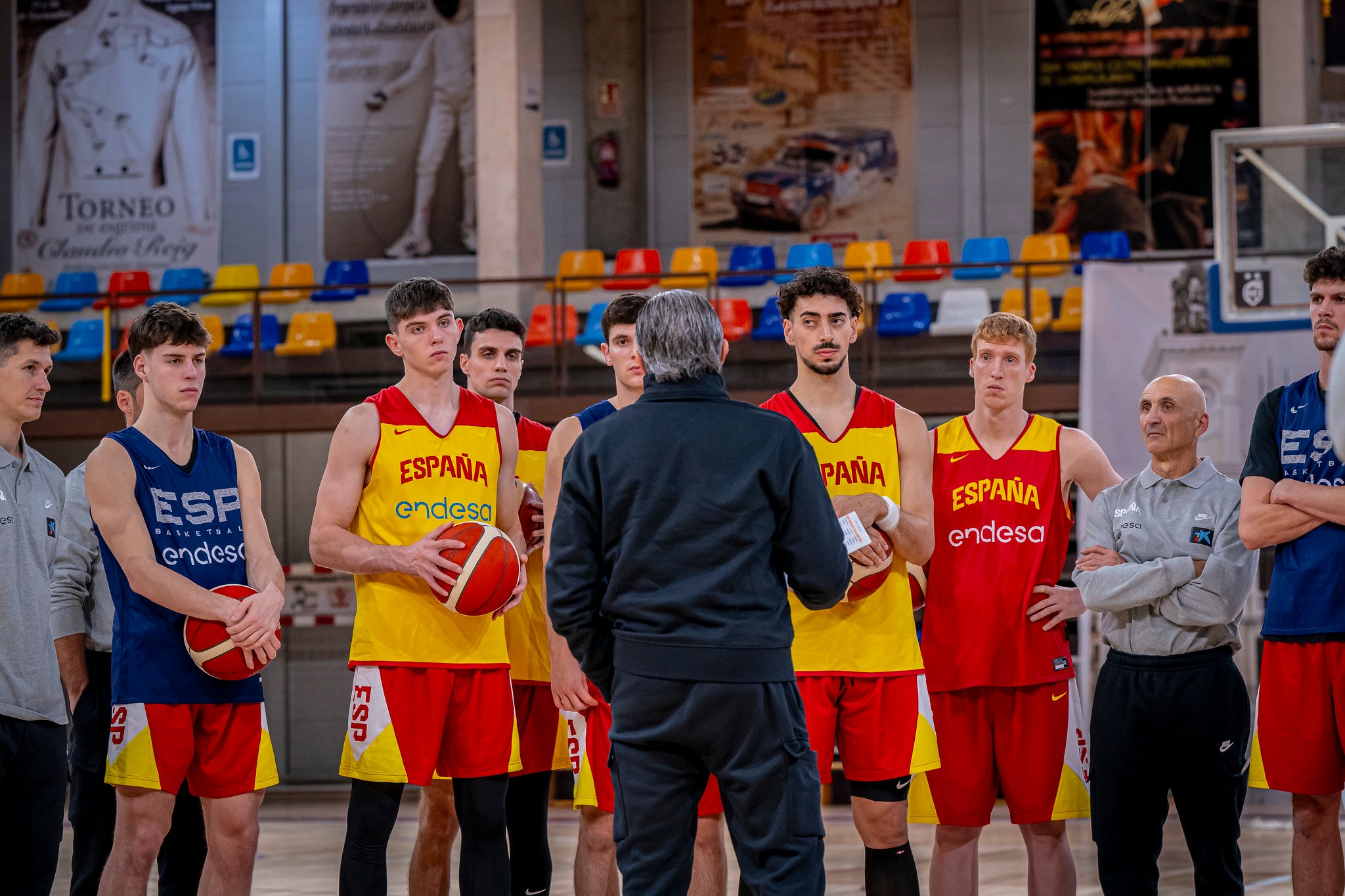 Los jugadores del Unicaja y Saint-Supéry ya sudan con la selección