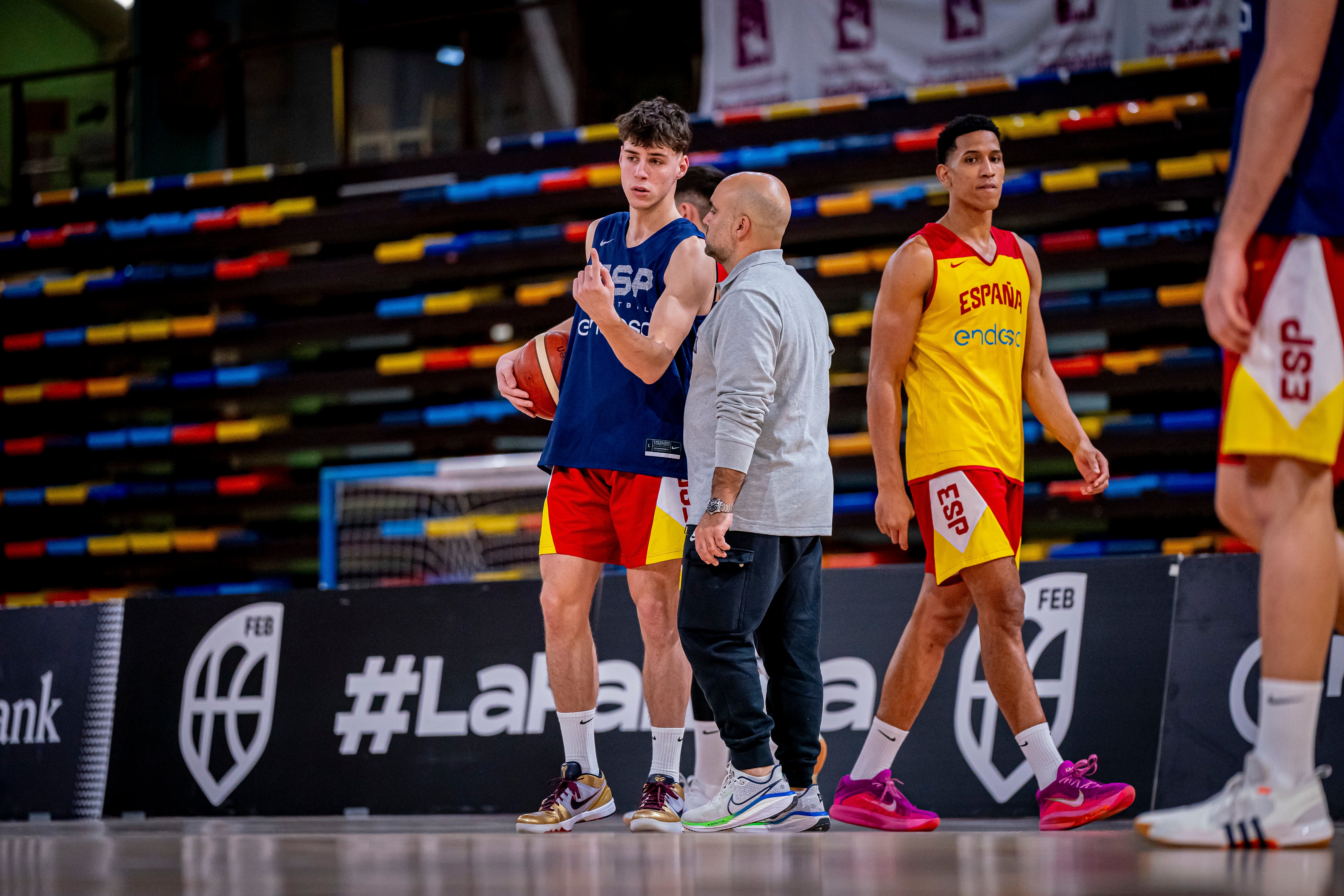 Los jugadores del Unicaja y Saint-Supéry ya sudan con la selección