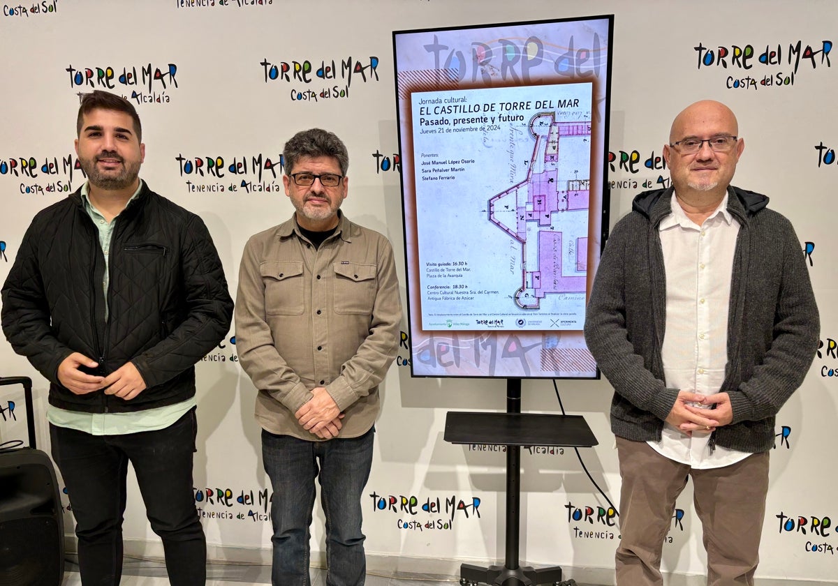Acto de presentación de la iniciativa cultural en la Tenencia de Torre del Mar.