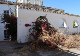 Patio de la Casa del Gobernador, anexo a la muralla del Castillo de Marbella.