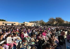 Escolares participantes en las actividades con motivo del 25N en 2023.