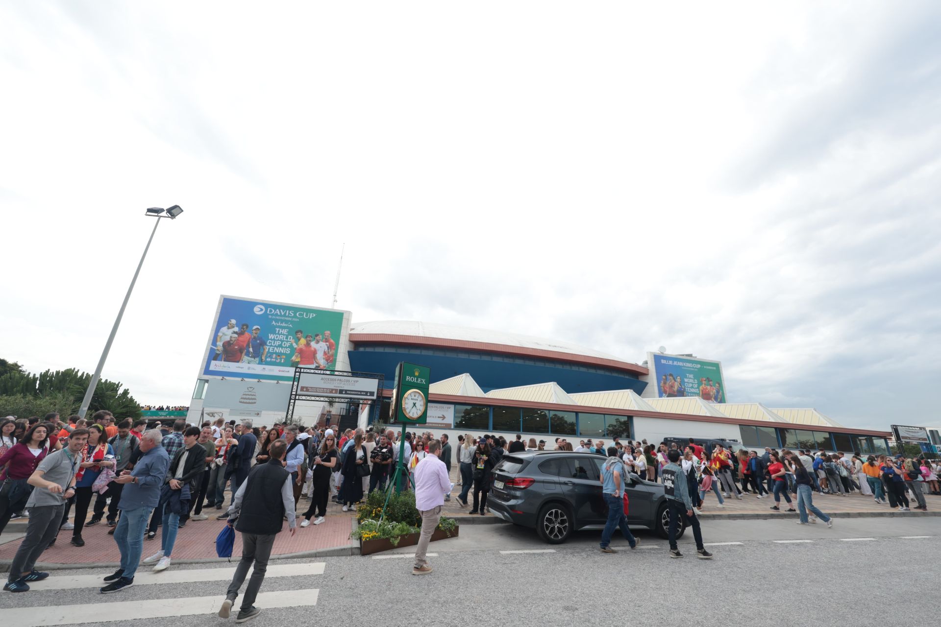 Ambiente a las puertas del Martín Carpena antes del partido 