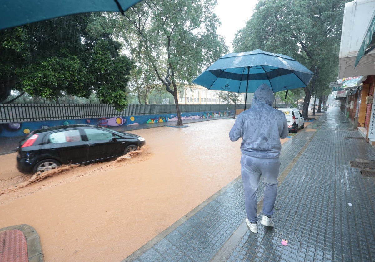 Calle inundada en Málaga capital durante la DANA de la semana pasada.