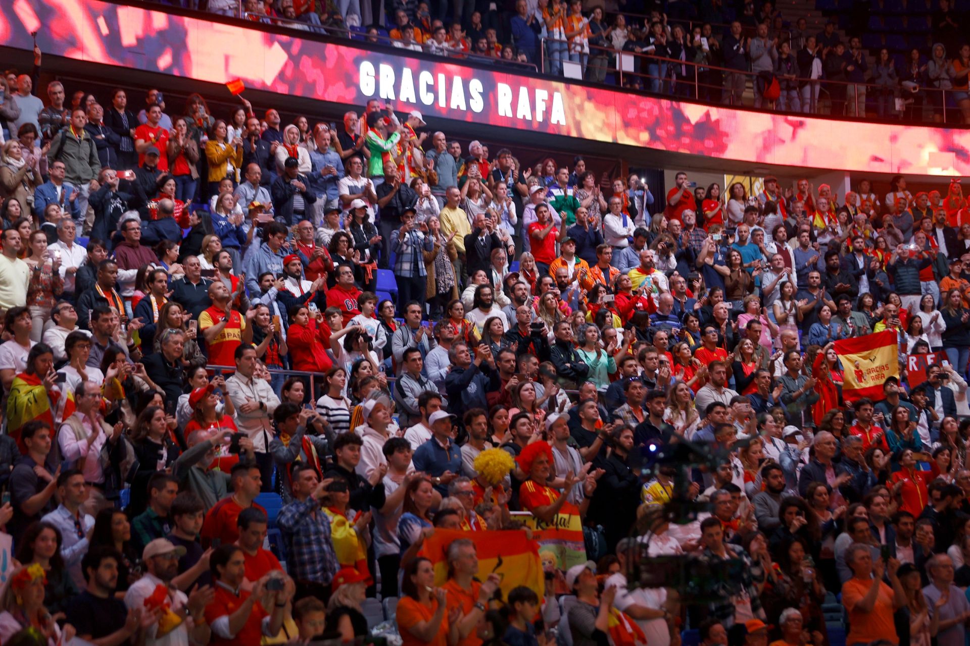 El público del Carpena mostró todo su apoyo a Rada Nadal.