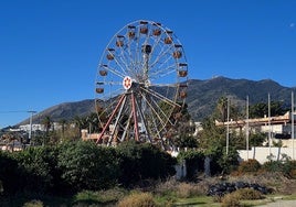 Vista de las atracciones de Tivoli desde el exterior del parque.