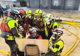 Bomberos de Fuengirola trabajando en Valencia.