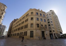 El edificio fue construido en los años veinte del pasado siglo y cuenta con protección.