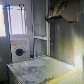 Imagen del estado en el que ha quedado la vivienda tras el fuego registrado en la cocina.