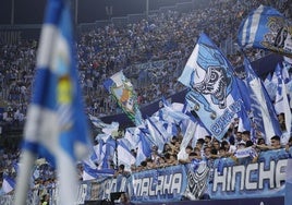 La grada del Fondo Sur de la Rosaleda, en el partido frente al Mirandés.