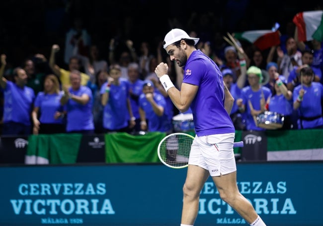Gesto de celebración de Berrettini durante el partidop, delante de sus aficionados.