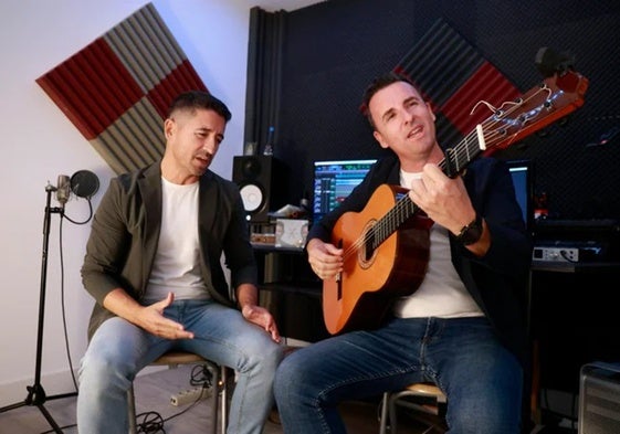 Los cantantes malagueños en su estudio de grabación en una imagen de archivo.