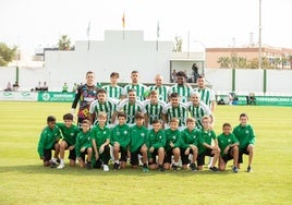 Los jugadores del Torremolinos posan antes de un partido