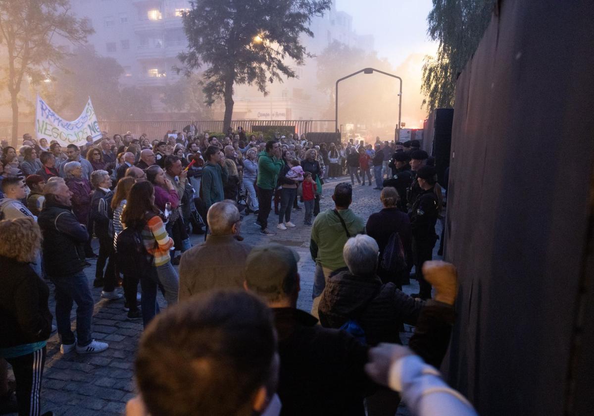 Imagen de las protestas contra el festival de luces en el Parque del Oeste.