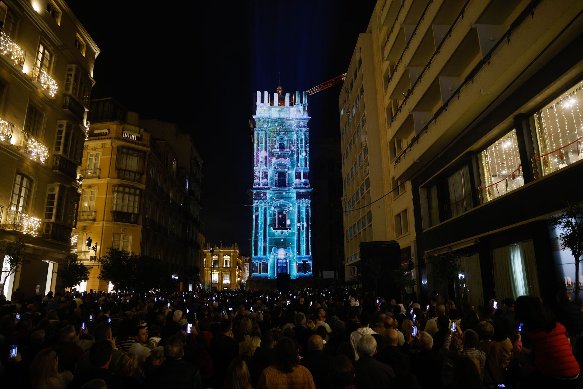 El videomapping de la Catedral de Málaga se estrenó este domingo