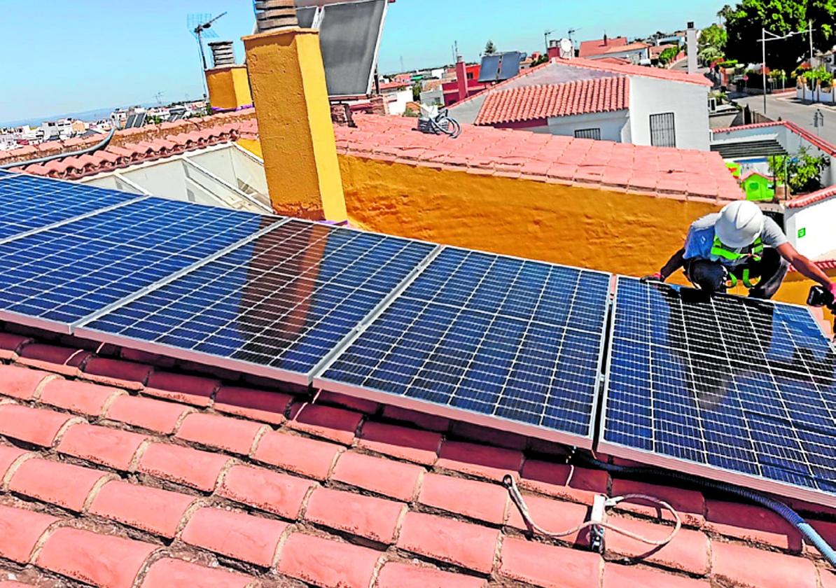 El fomento de las energías renovables es una de las medidas impulsadas por estos planes municipales.