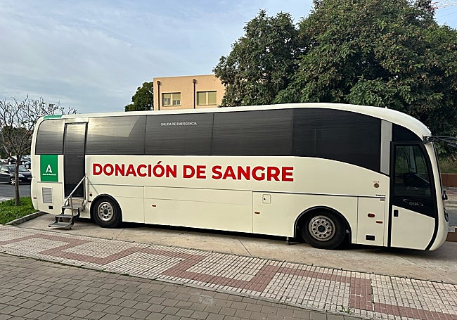Autobús de donación de sangre en la UMA.