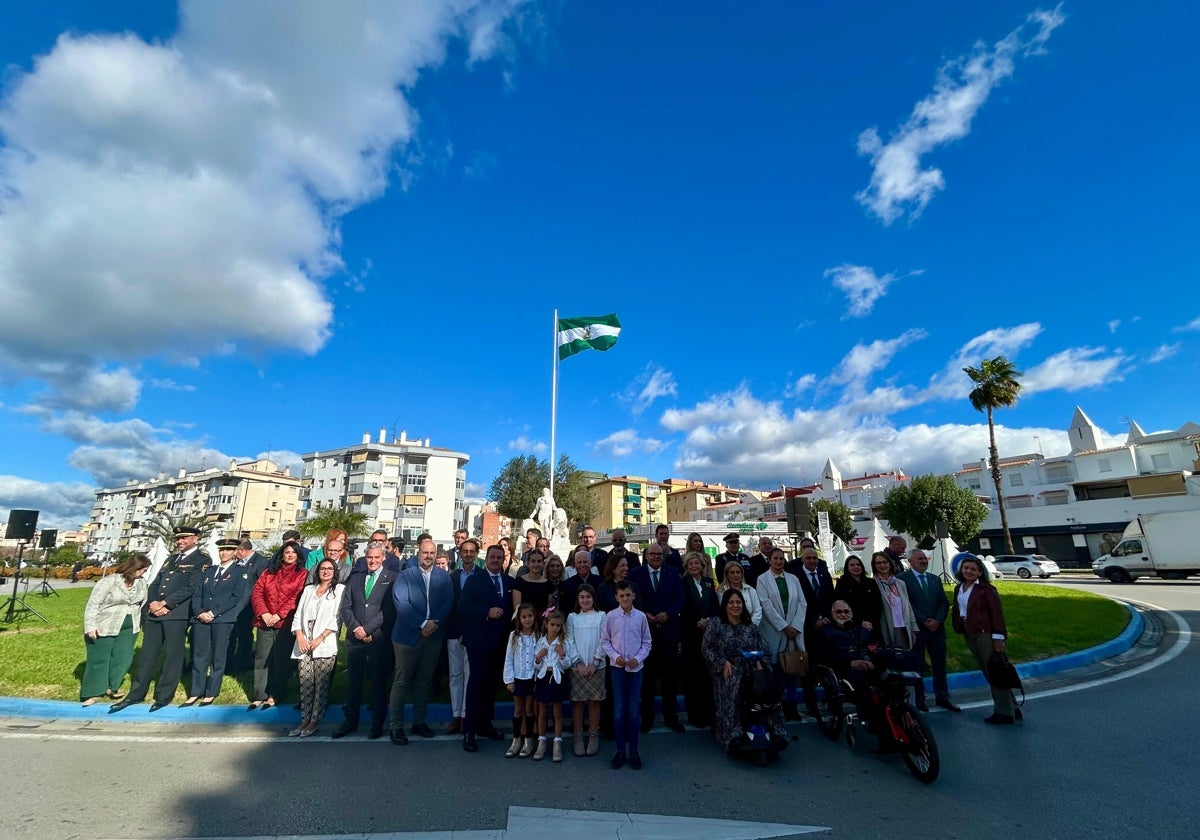 Foto de familia de los participantes en el acto institución celebrado este miércoles en Vélez-Málaga.