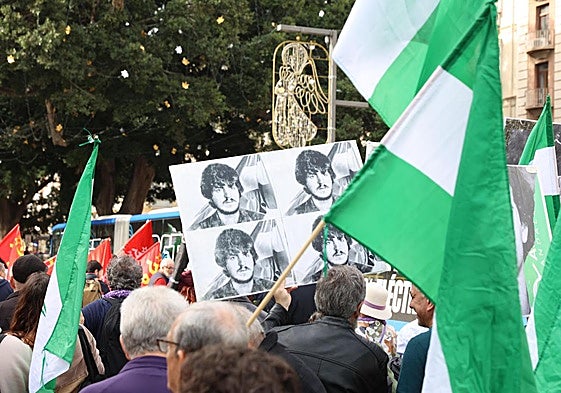 Manifestantes portal imágenes de Caparrós en una marcha organizada el pasado domingo.