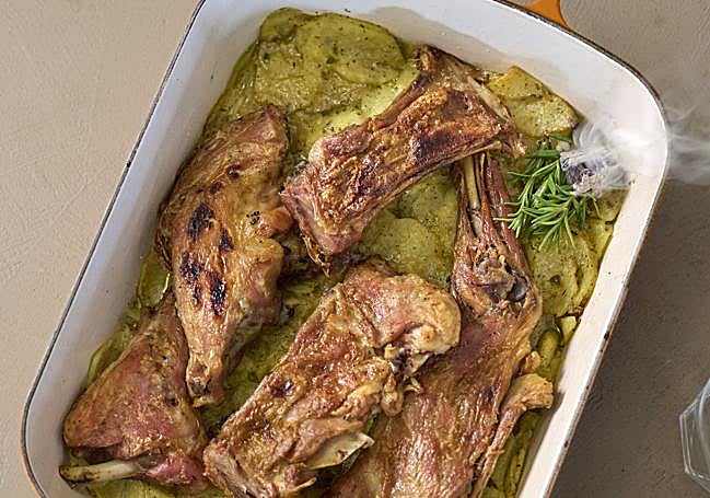 La pierna de chivo asado esuna de sus especialidades.