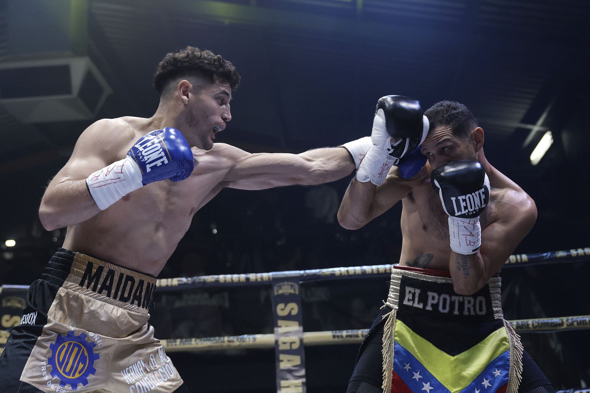 Samuel Molina vence a Alejandro Meneses: el combate, en imágenes