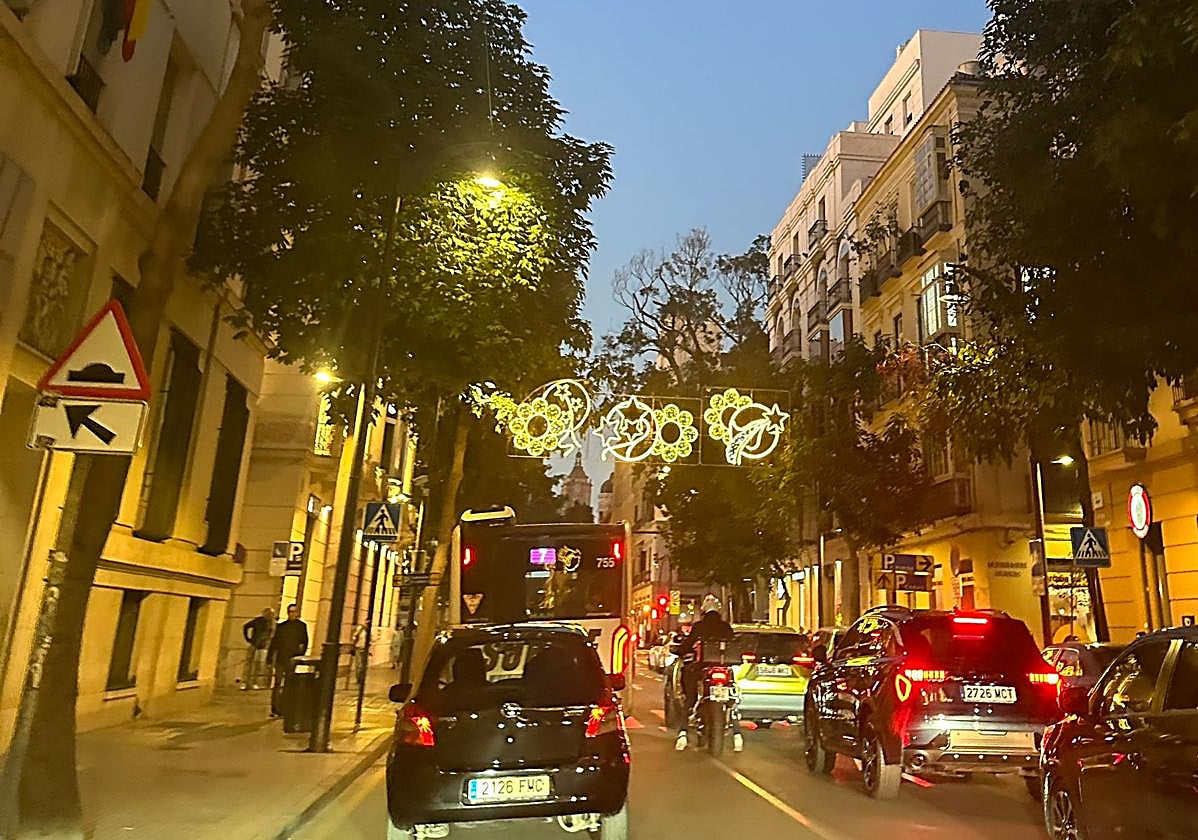 Calle Córdoba con congestión de tráfico.