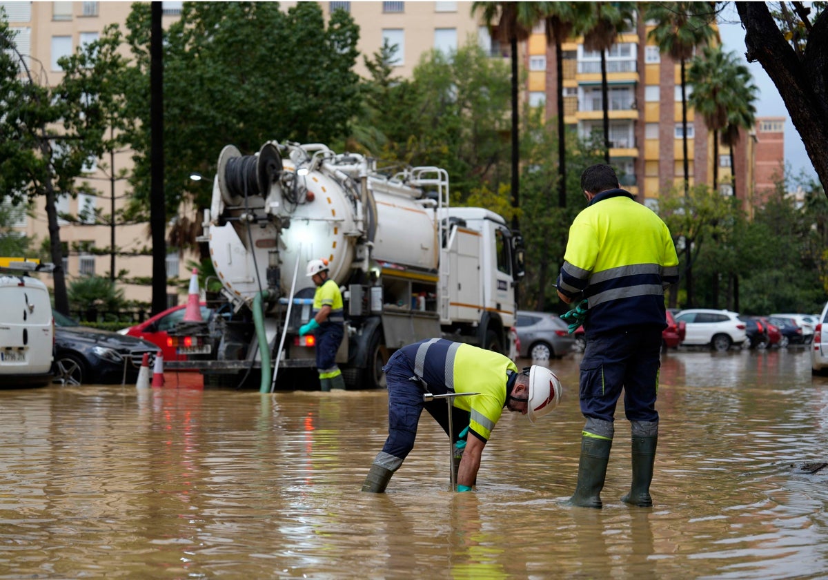 Inundaciones en la calle Jacinto Benavente durante la DANA.