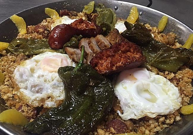 Las migas benalbinas son una de las especialidades de La Chalaúra.