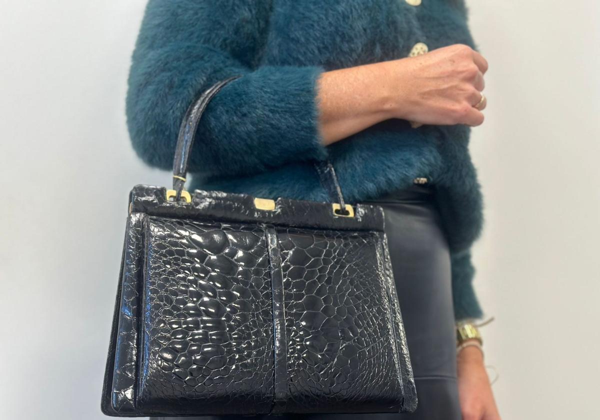 Uo de los bolsos que saldrá a la venta desde este viernes.