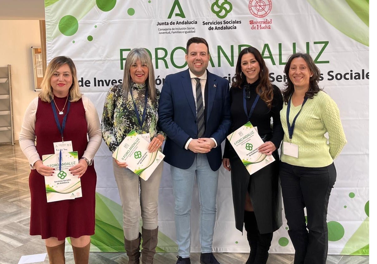 Rincón de la Victoria presume de su proyecto para cuidar mayores con IA en un foro andaluz