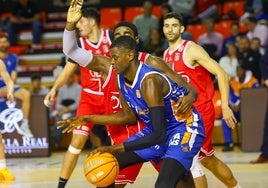 Nzosa, durante un partido de esta temporada con el Fuenlabrada.