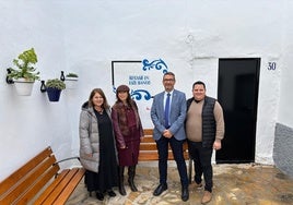 La alcaldesa de Algarrobo, con los delegados de Turismo y Economía y el edil de Turismo, este viernes.