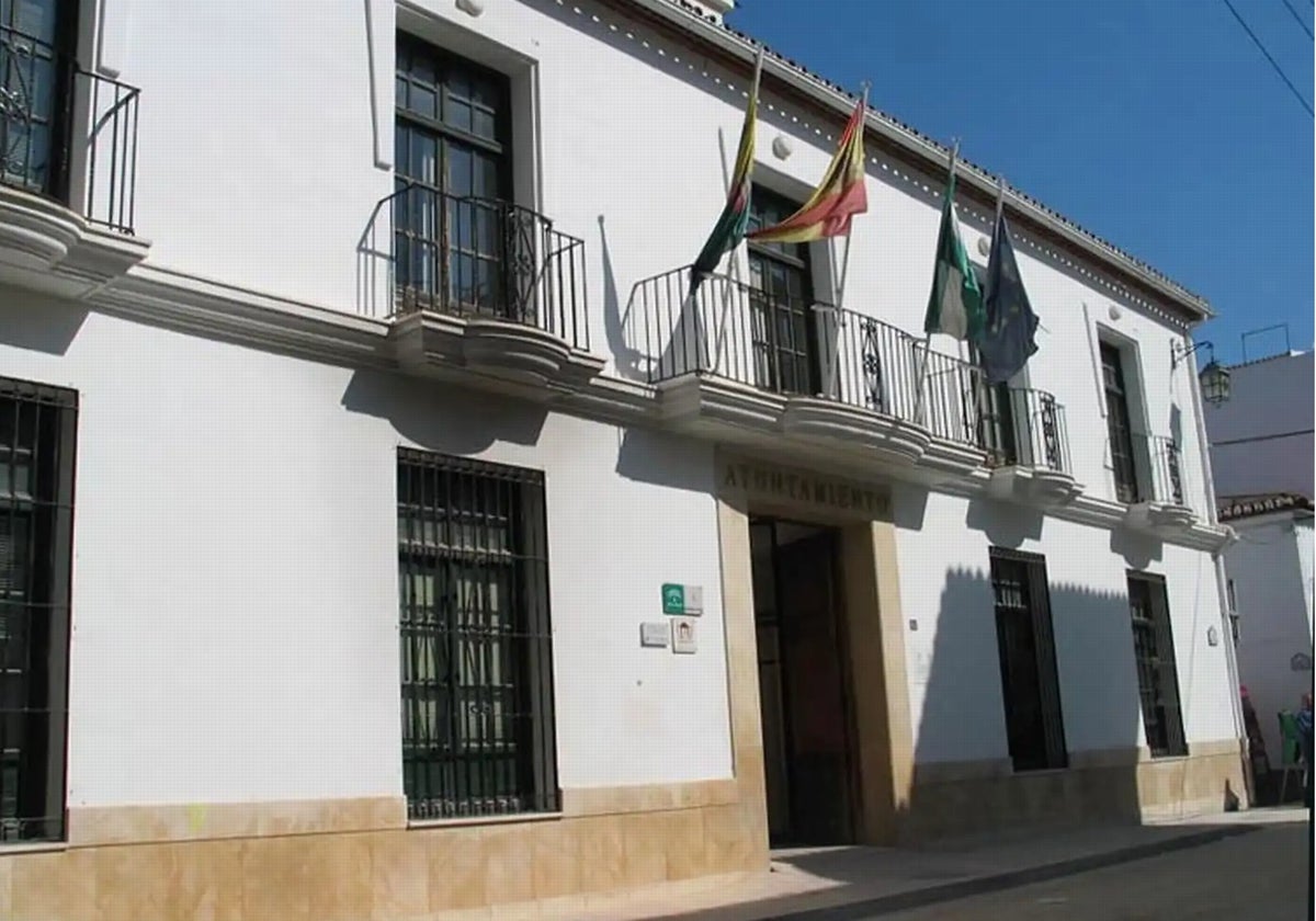 Vista de la fachada del Ayuntamiento cartameño.