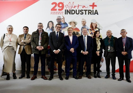 El ministro de Industria, Jordi Hereu, el secretario general de la UGT, Pepe Álvarez, con consejeros de la Junta de Andalucía.