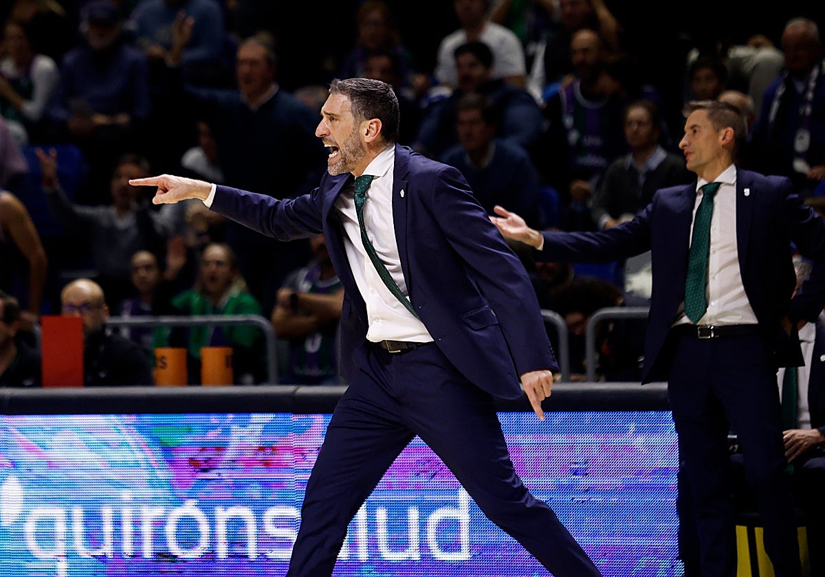 Ibon Navarro, camino al túnel de vestuarios.