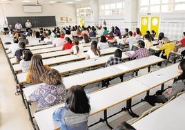 Cerca de 35.000 opositores se examinan este sábado en Andalucía para la Administración Pública