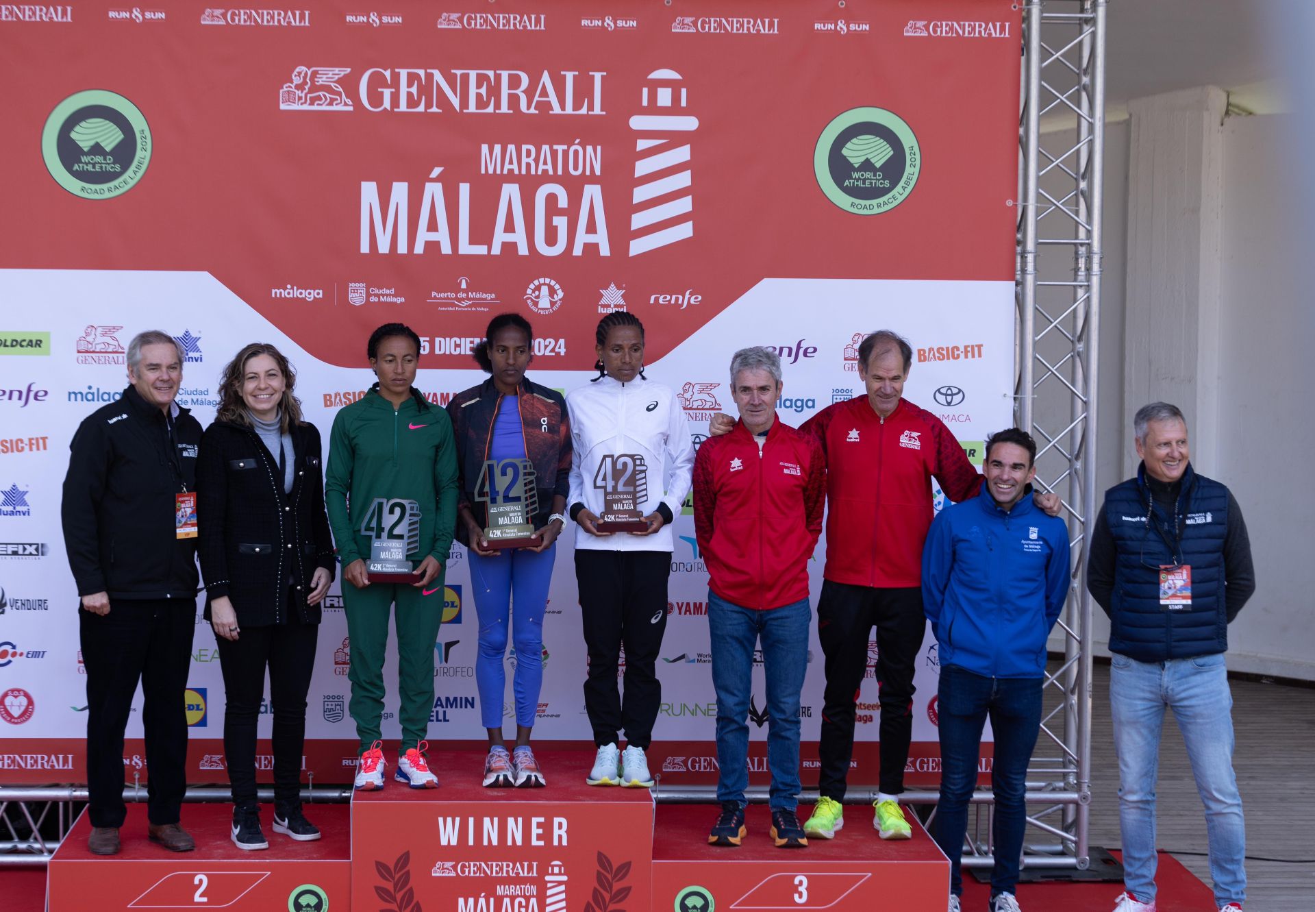 Las mejores imágenes del Generali Maratón de Málaga 2024