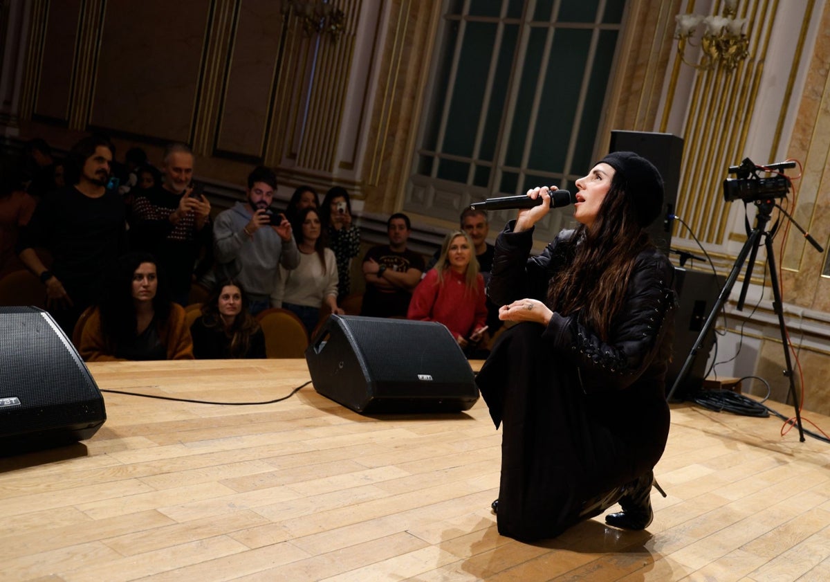 Imagen principal - Mala Rodríguez deleita al público con su música en 'Suena Sur'.