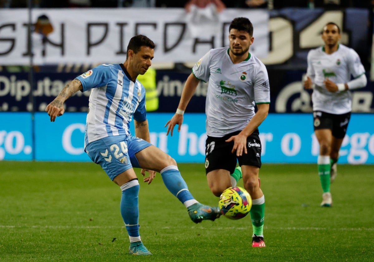 Rubén Castro, en el partido frente al Racing en su temporada como jugador del Málaga.