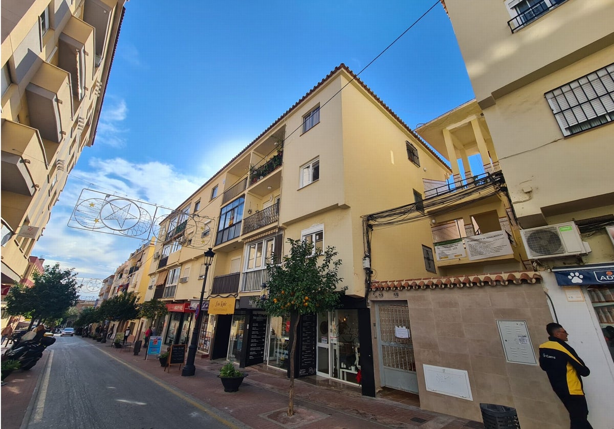 Vista de las viviendas acogidas al ARRU en la calle Las Flores de Benalmádena.