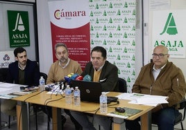 Los responsables de Asaja Málaga, este miércoles, en la sede de la organización agraria.